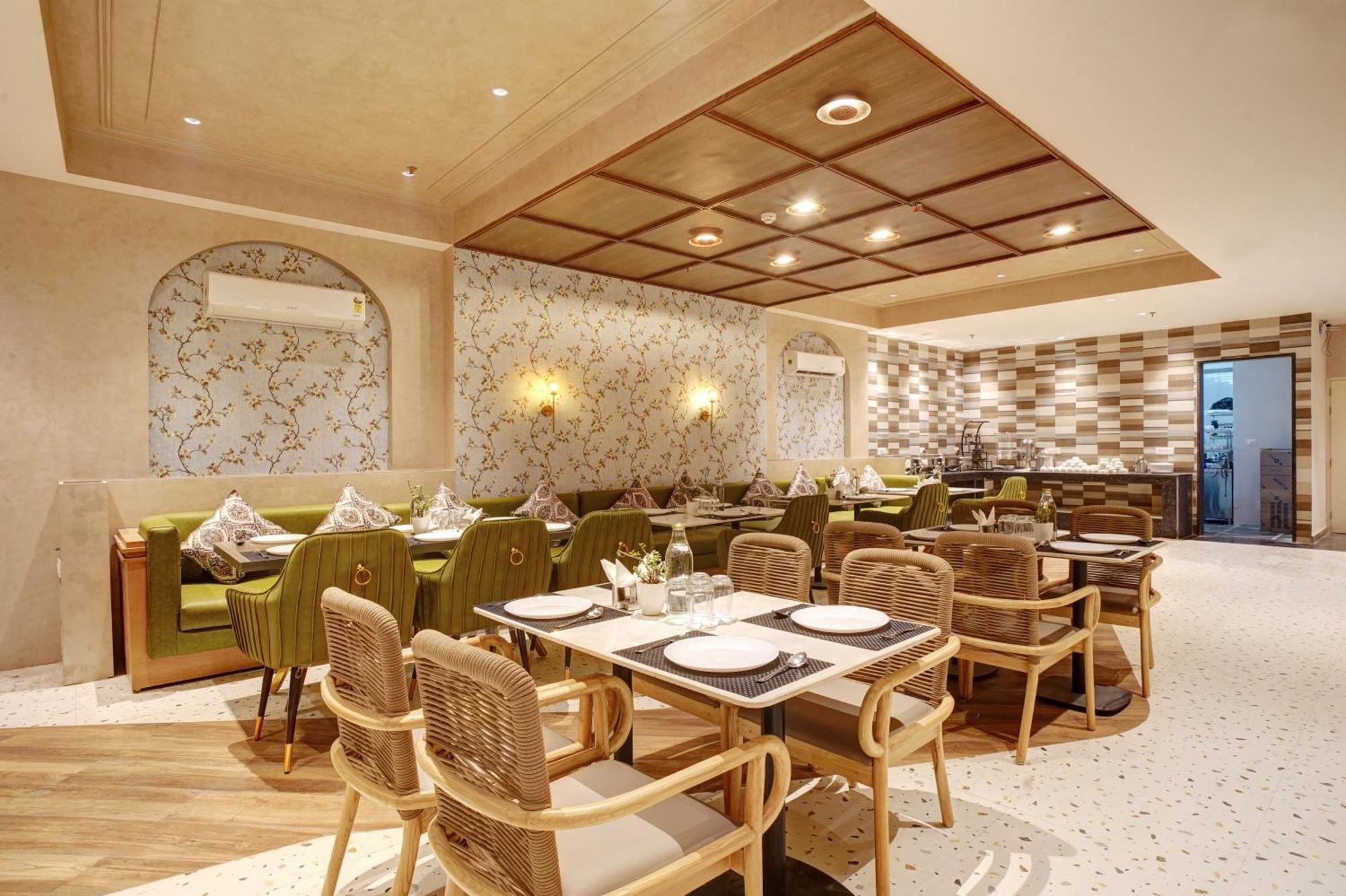 新德里 Iva Premium Delhi Airport With Airport Drop酒店 外观 照片