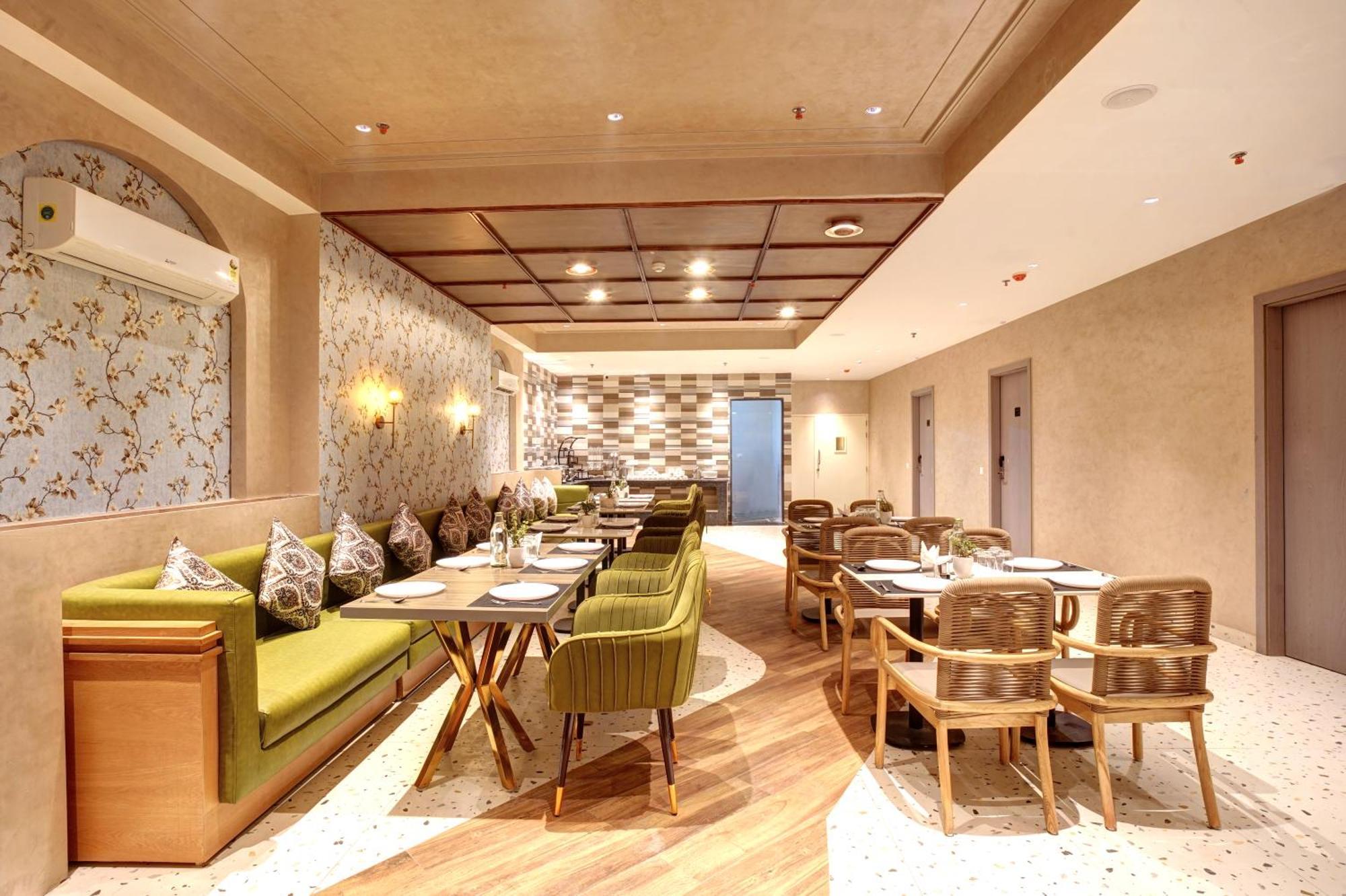 新德里 Iva Premium Delhi Airport With Airport Drop酒店 外观 照片