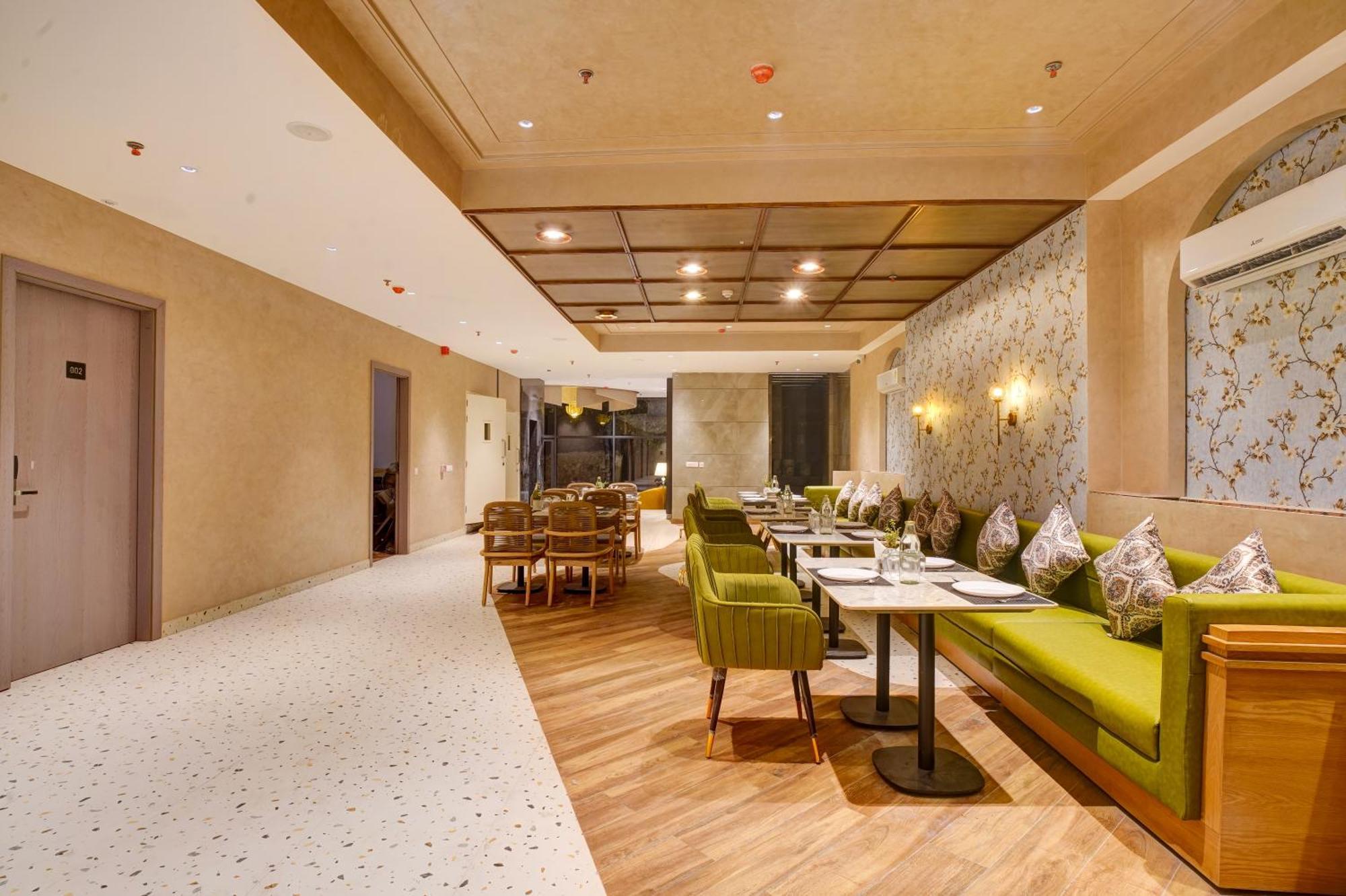 新德里 Iva Premium Delhi Airport With Airport Drop酒店 外观 照片