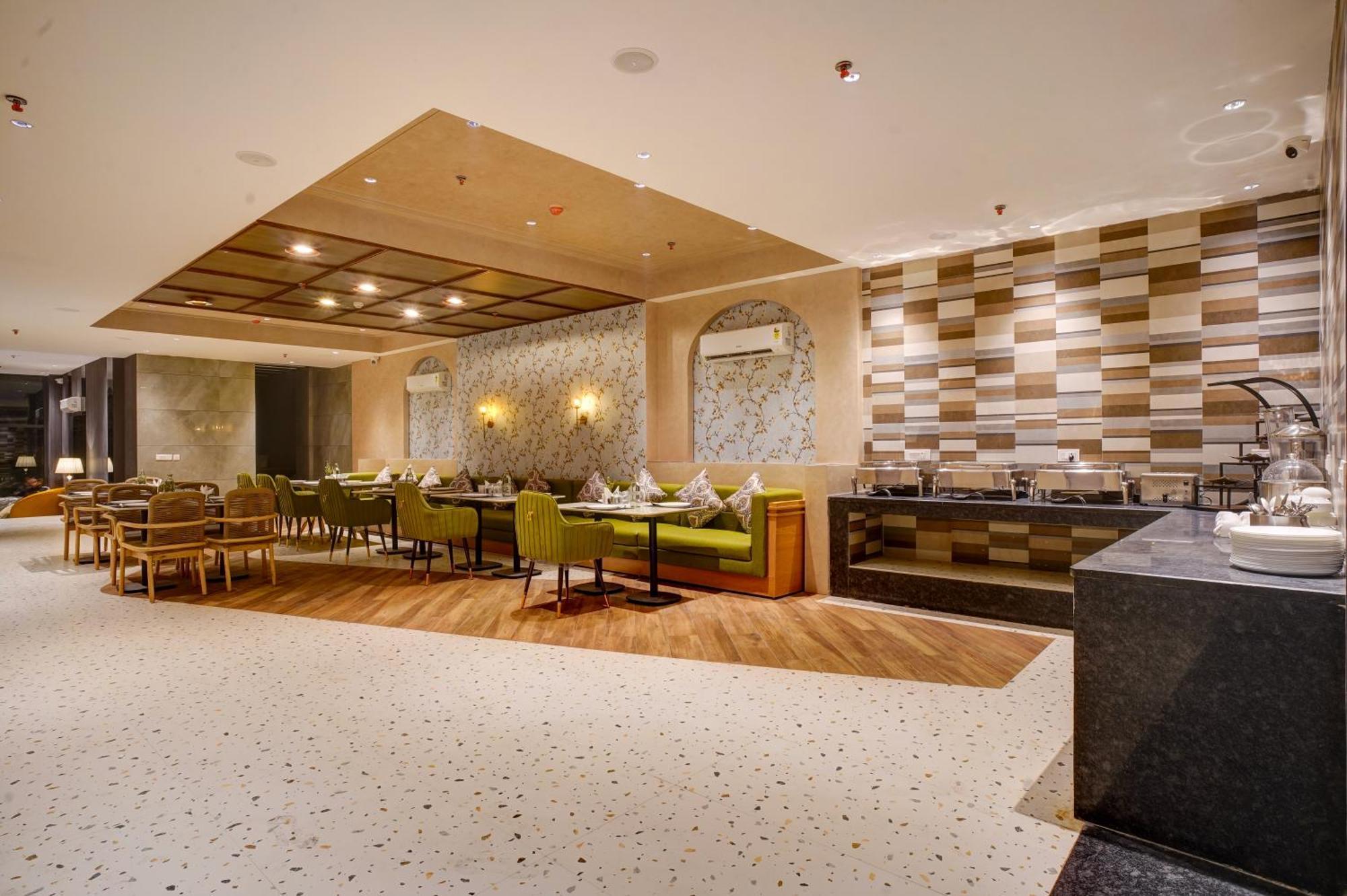 新德里 Iva Premium Delhi Airport With Airport Drop酒店 外观 照片