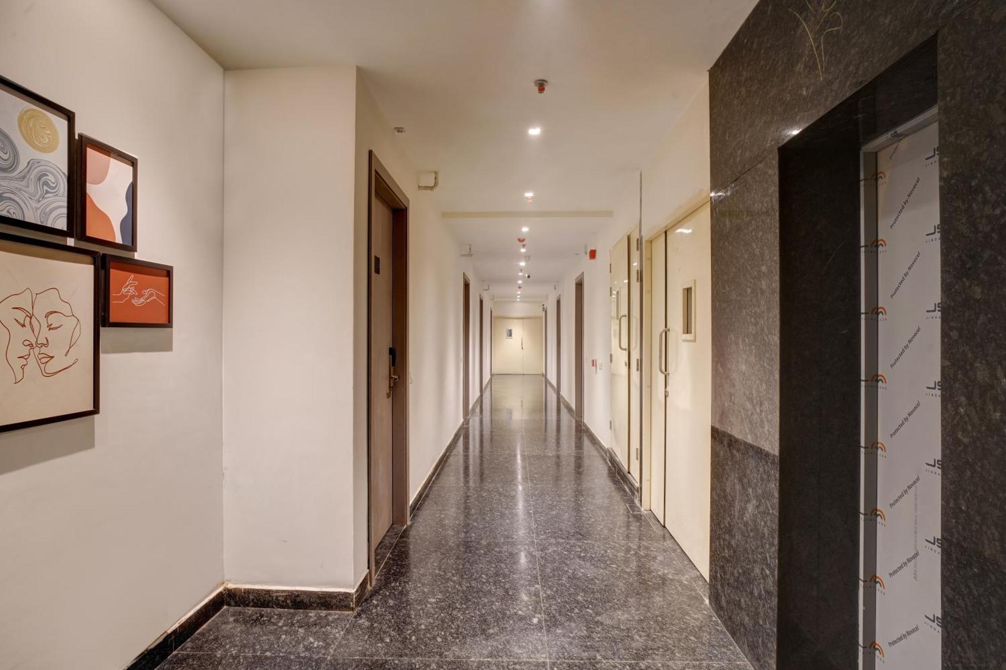 新德里 Iva Premium Delhi Airport With Airport Drop酒店 外观 照片